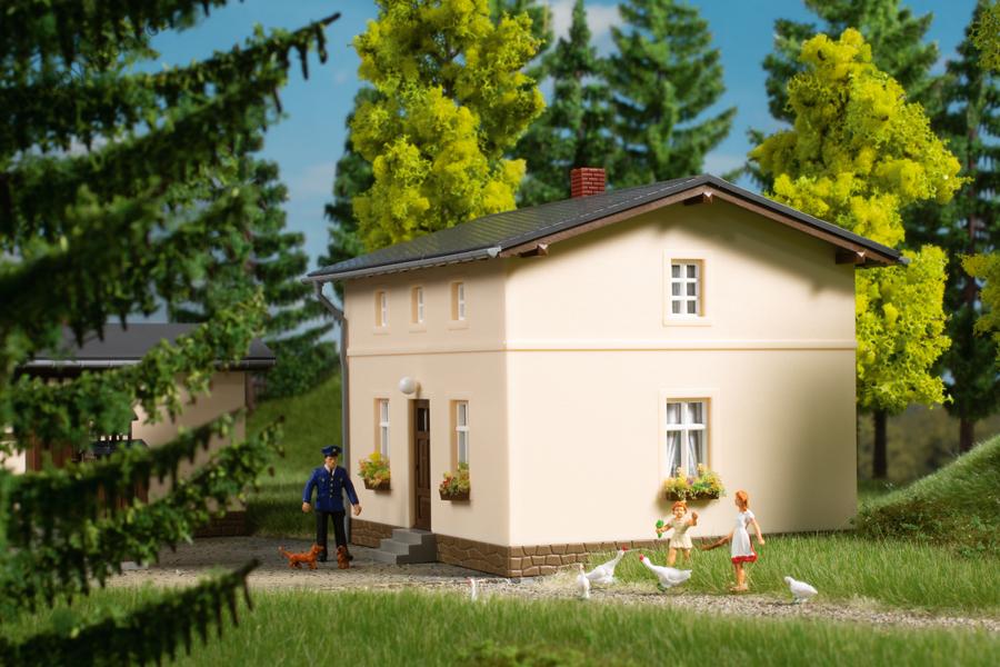 Strážní domek s vedlejší budovou H0 - Auhagen 11457