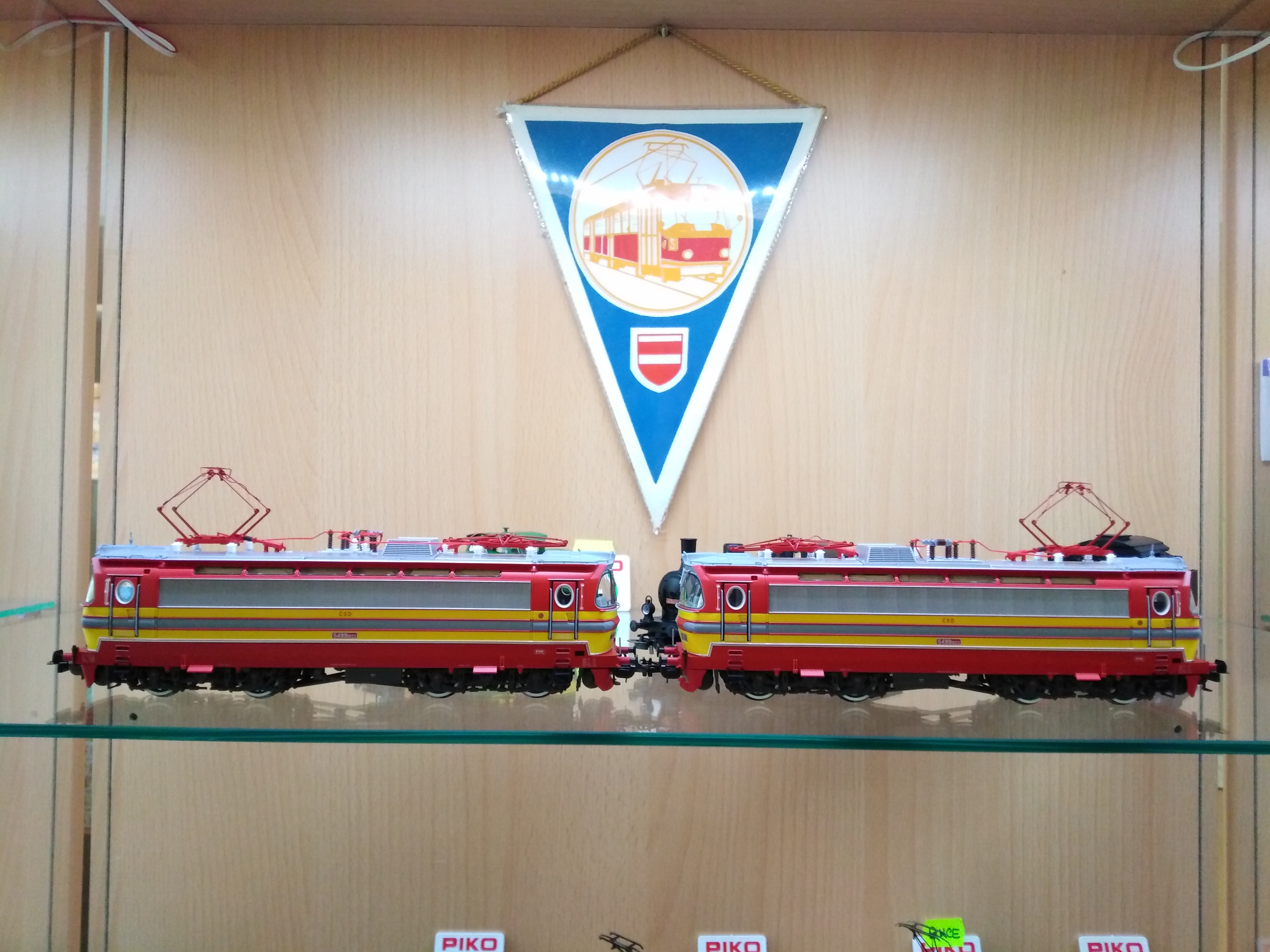 Elektrická lokomotiva Laminátka S499.1023 ČSD H0 - Piko 51380