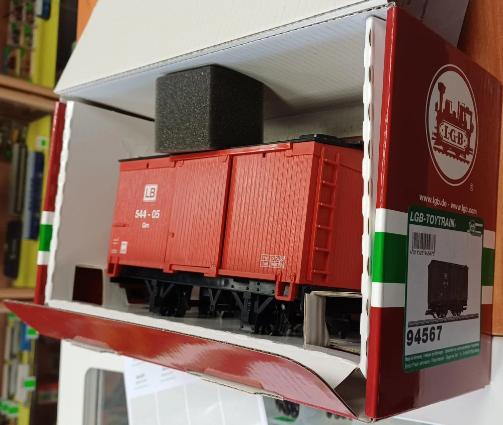 Zavřený nákladní vůz G BAZAR - LGB 94567