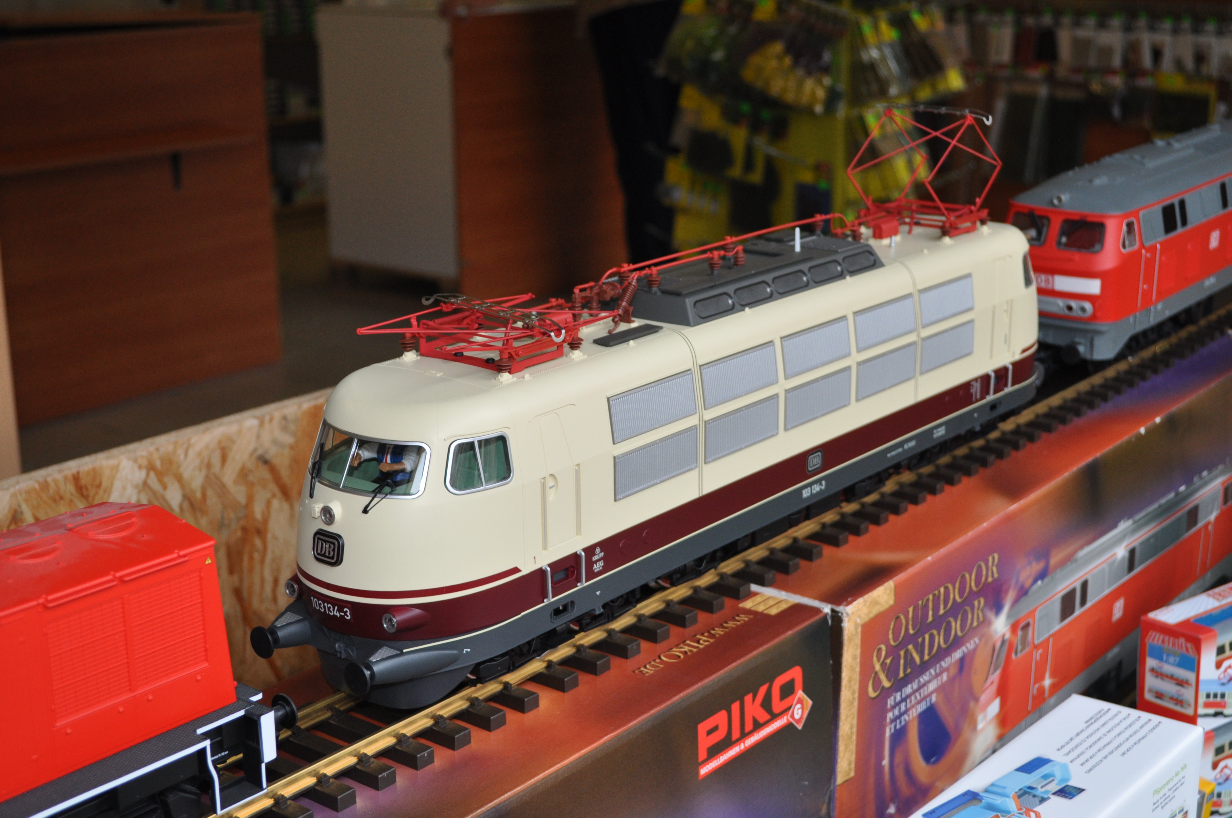 Elektrická lokomotiva BR 103 DB velikost G - Piko 37440