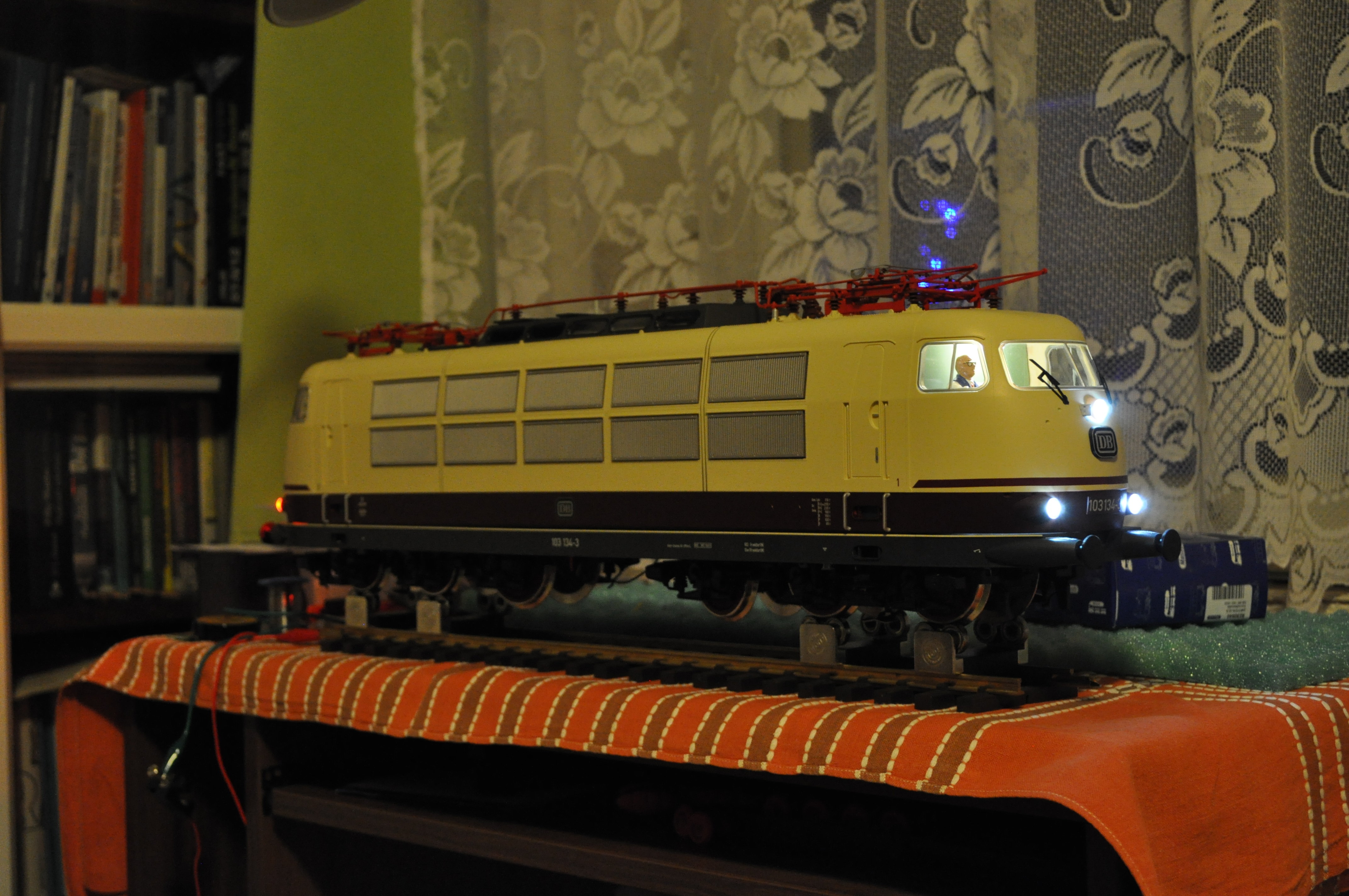 Elektrická lokomotiva BR 103 DB velikost G - Piko 37440