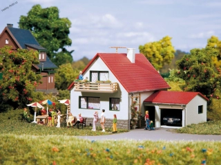 Rodinný domek s garáží H0/TT - Auhagen 12222