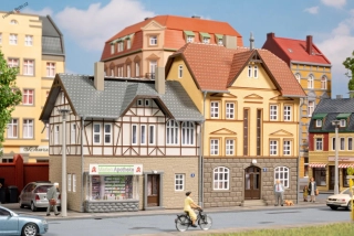Městské domy Nádražní ulice 2/4 H0/TT - Auhagen 12354