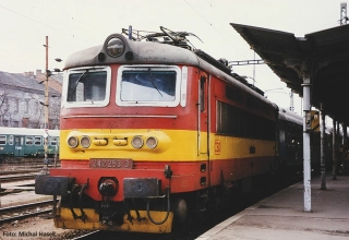 Elektrická lokomotiva 242 253 Plecháč ČSD TT - Piko 47483